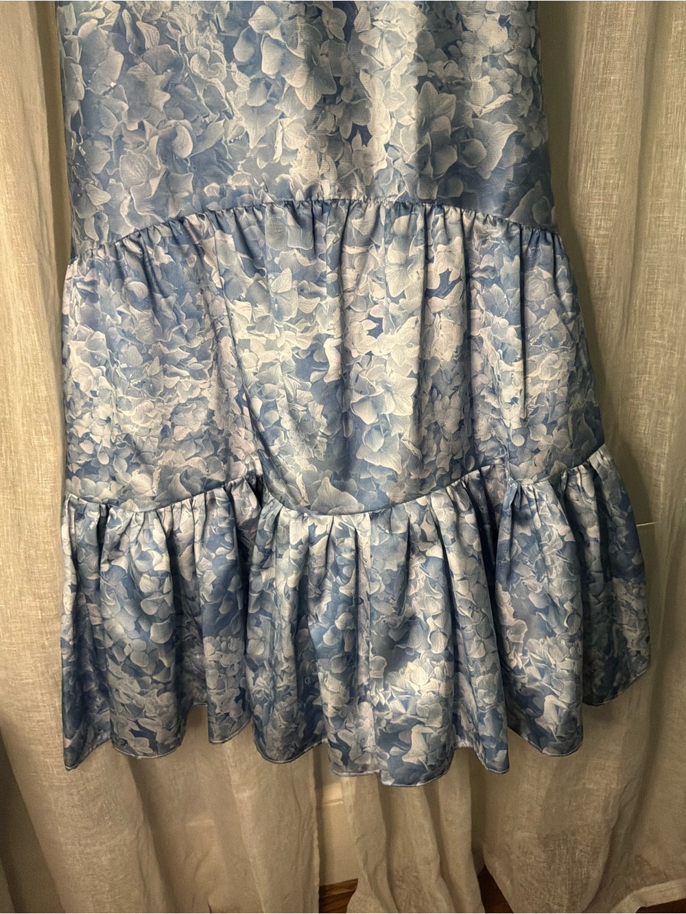 Sachin + Babi Sleeveless Light Blue Floral V-Neck Floor Length Formal Dress - Picture 5 of 10